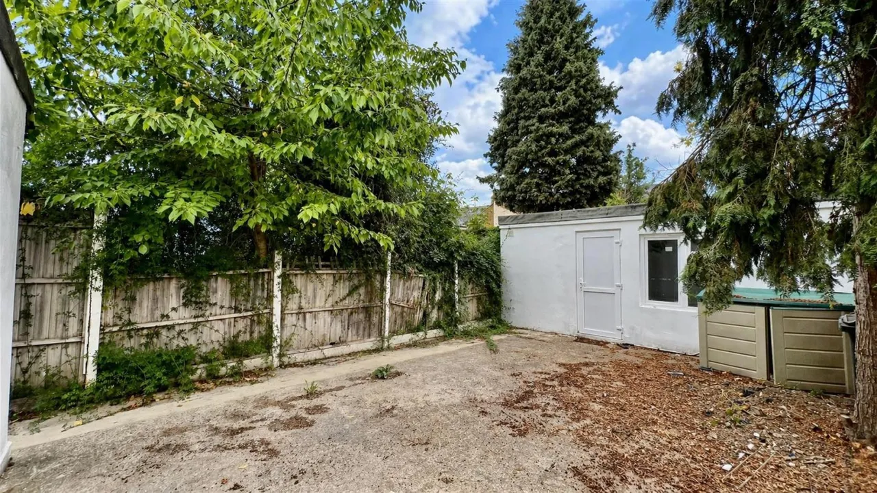 Semi-Detached Sold Subject to ContractCromwell Road, Hounslow, TW3, photo 6