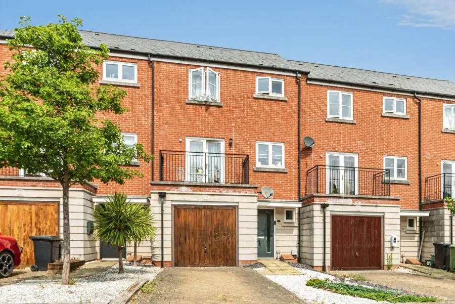 4 bed house to rent, Peggs Way, Basingstoke, RG24