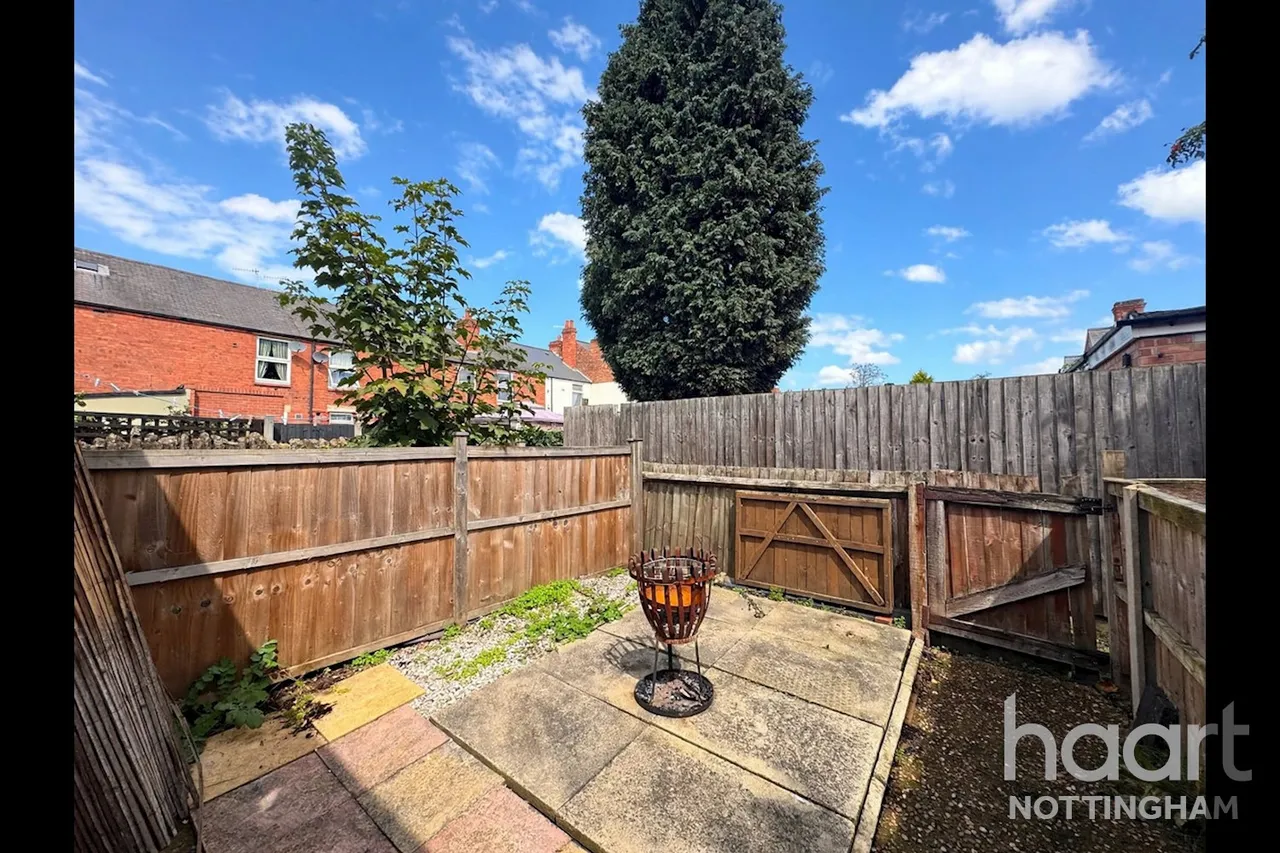 Francis Grove, Nottingham, NG6, photo 12