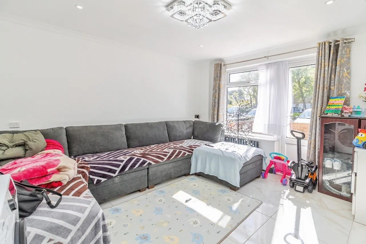 Mullen Avenue, Downs Barn, Milton Keynes, Buckinghamshire, MK14, photo 9