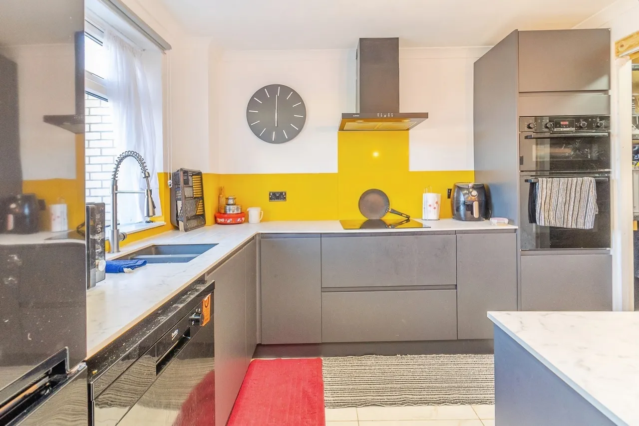Mullen Avenue, Downs Barn, Milton Keynes, Buckinghamshire, MK14, photo 6