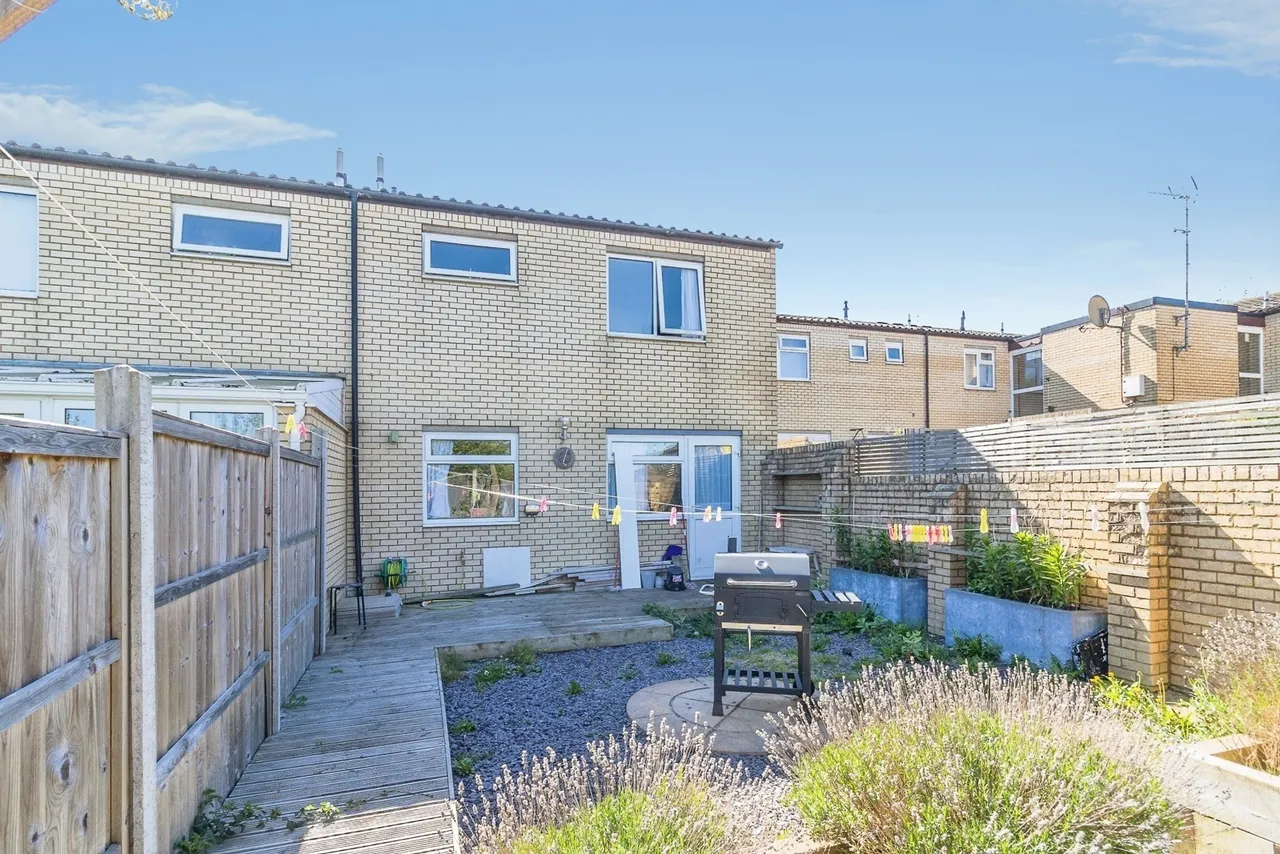 Mullen Avenue, Downs Barn, Milton Keynes, Buckinghamshire, MK14, photo 2