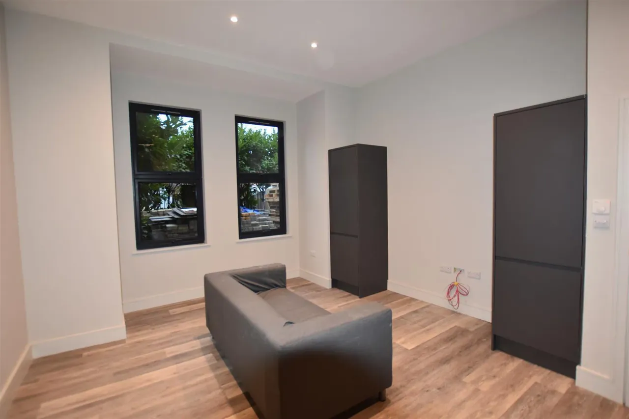 1 bed flat to rent — Brett Villas, Park Royal Road, London