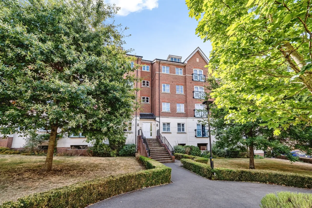 1 bed flat for sale, Viridian Square, Aylesbury, HP21