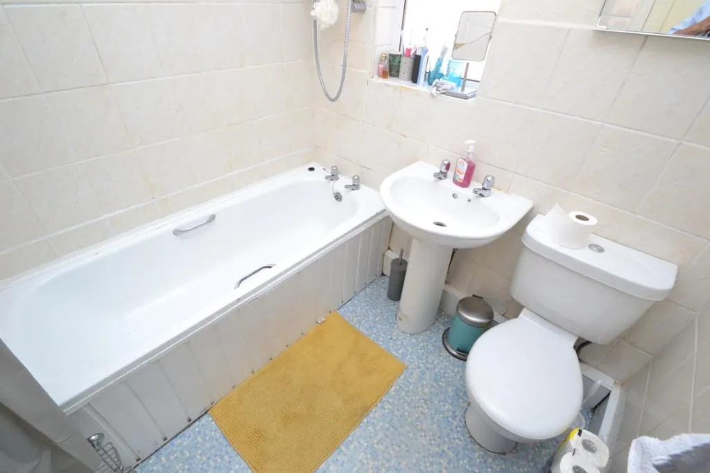 Harrington Drive, Lenton, NG7, photo 3