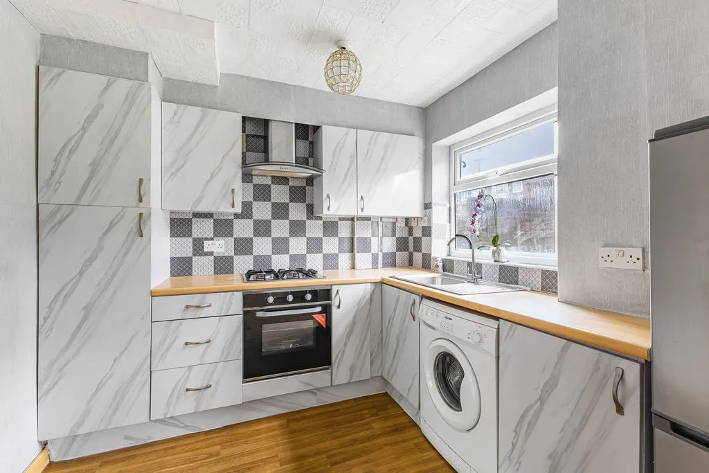 Oldham Road, Rochdale OL11 2AW, photo 6