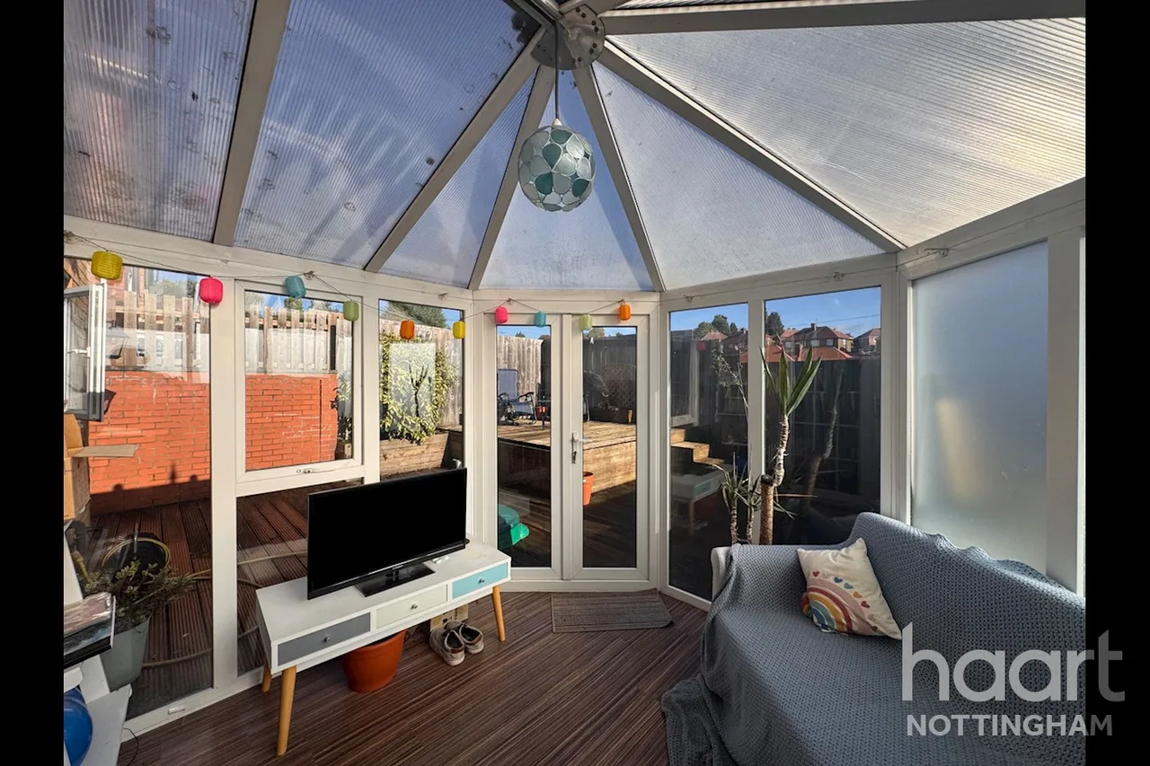 Fraser Square, Carlton, NG4, photo 15