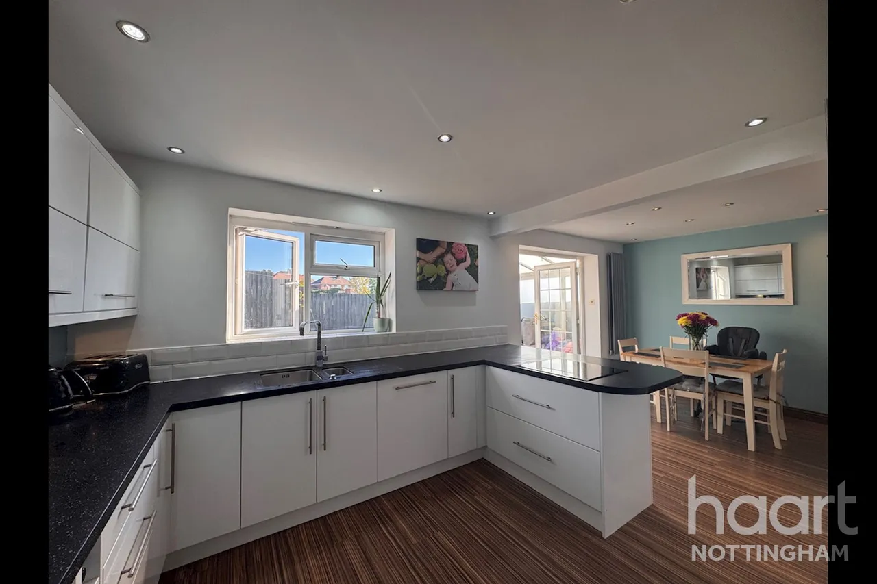 Fraser Square, Carlton, NG4, photo 6