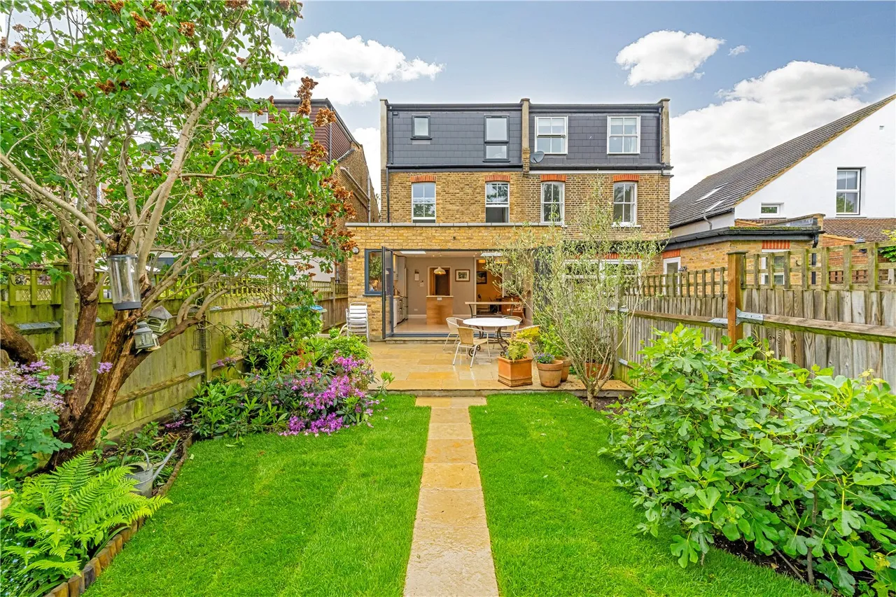 Gloucester Road, Hampton, TW12 2UJ, photo 2