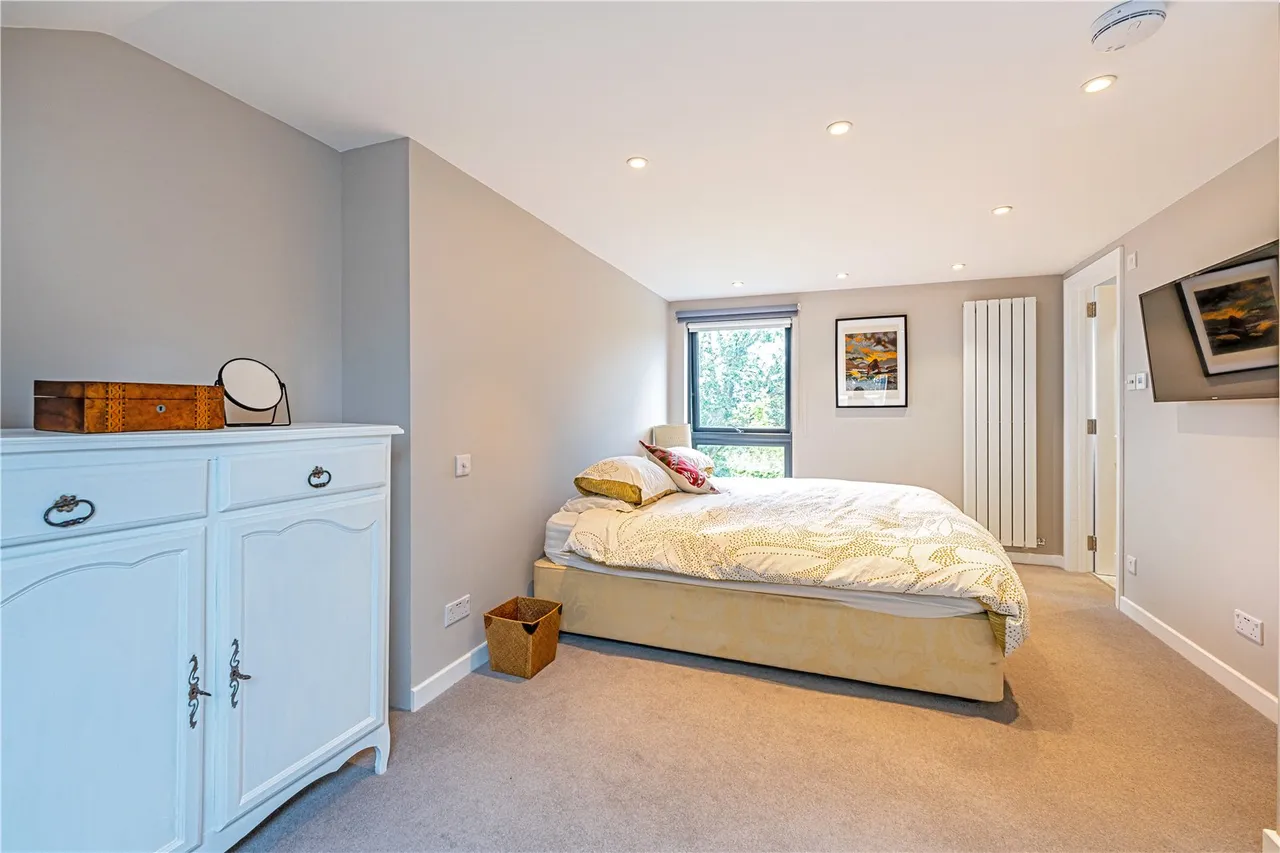 Gloucester Road, Hampton, TW12 2UJ, photo 8