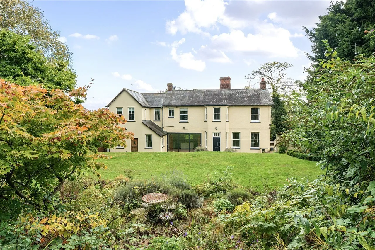 6 bed property to rent, Main Road, Wilby, NN8
