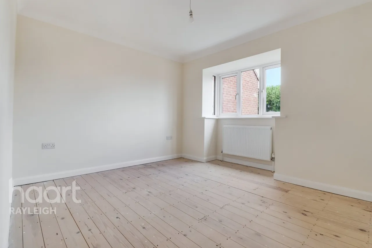 Fairview Crescent, Rayleigh, SS6, photo 10