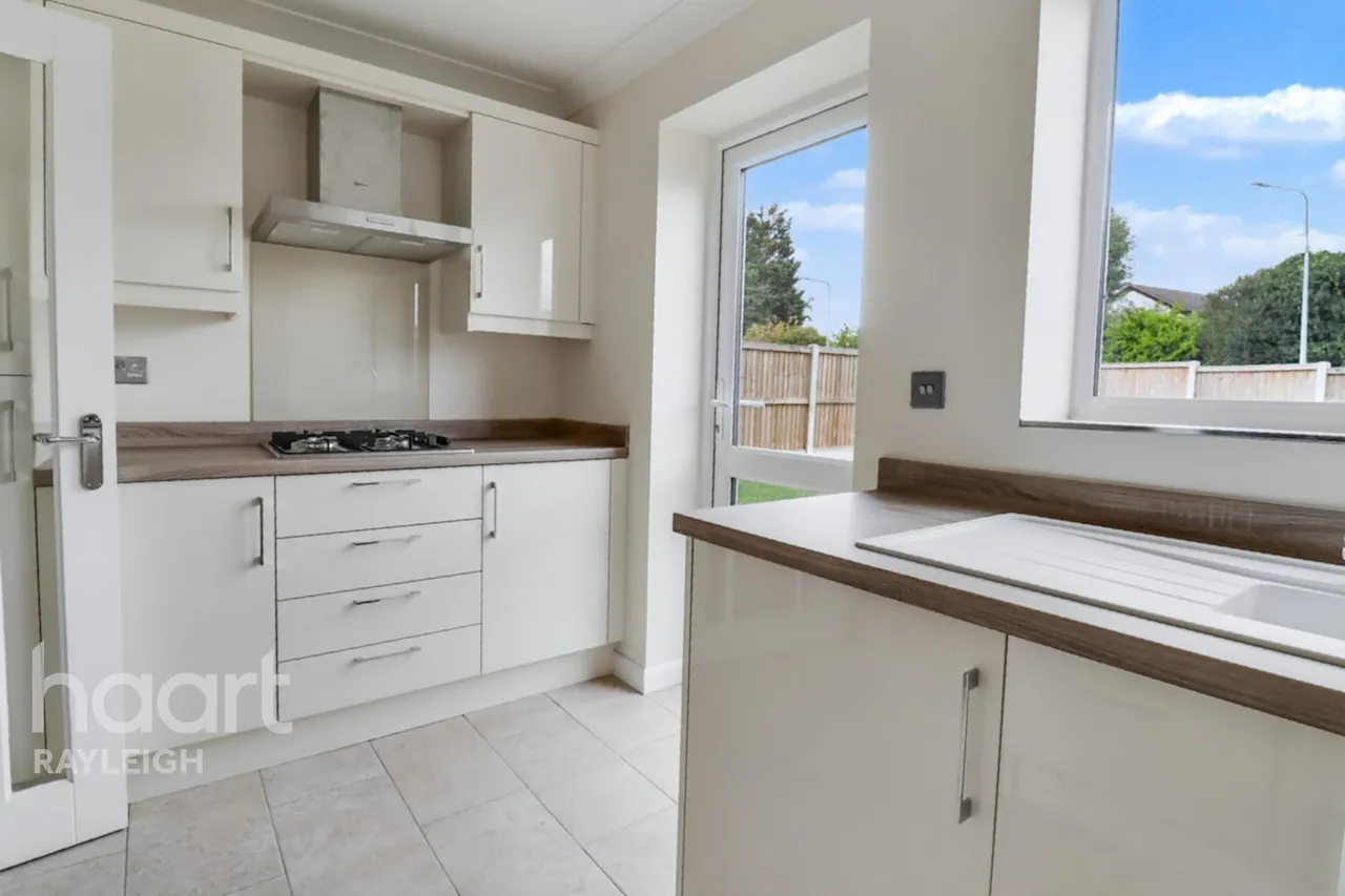 Fairview Crescent, Rayleigh, SS6, photo 2