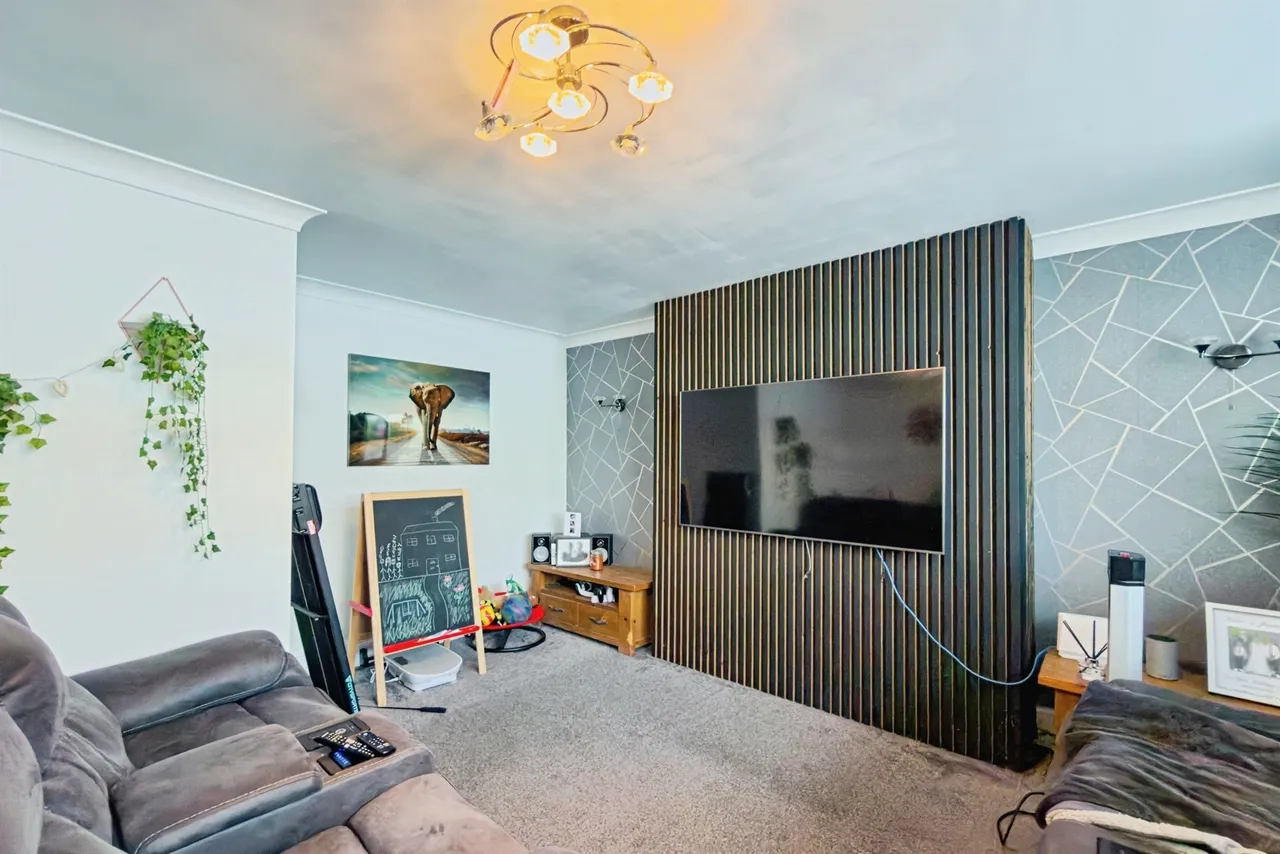 Bossington Close, Bransholme, Hull, photo 2