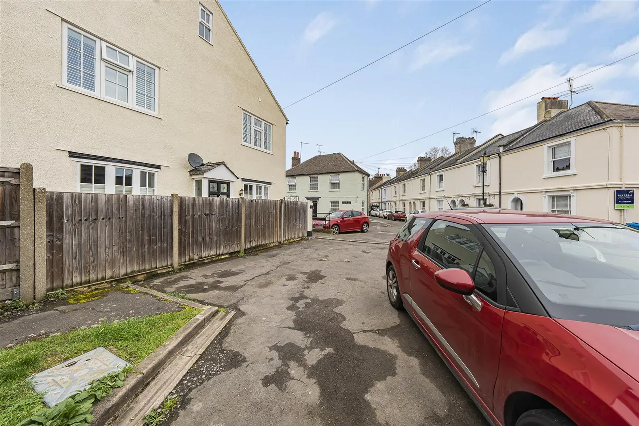 Tangier Lane, Eton, Windsor, SL4 6AH, photo 5