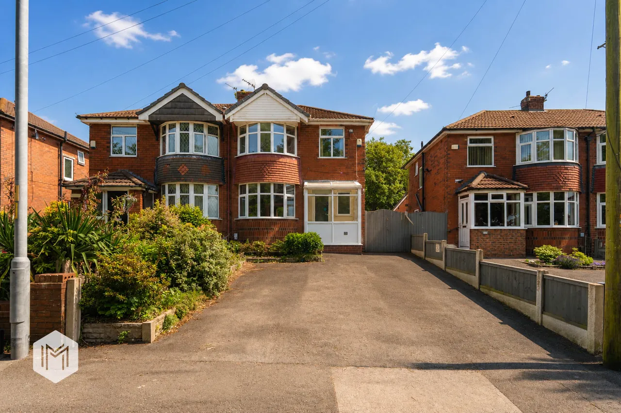3 bed house for sale — Long Lane, Bolton, BL2 6EU