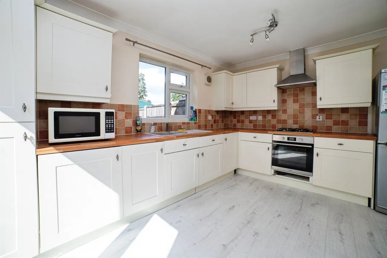 Meden Crescent, Sutton-In-Ashfield, NG17, photo 4
