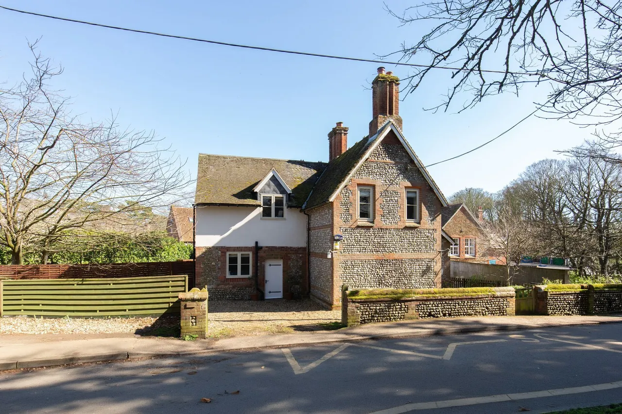 4 bed house for sale, Beautifully restored and extended det