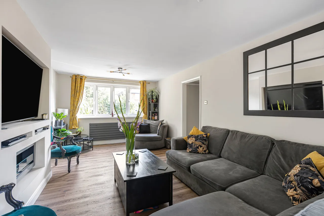 Little Green Lane, Chertsey, KT16, photo 2