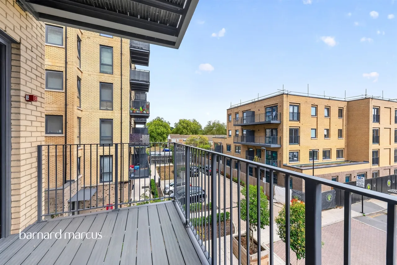 Fern Grove, Feltham, photo 9