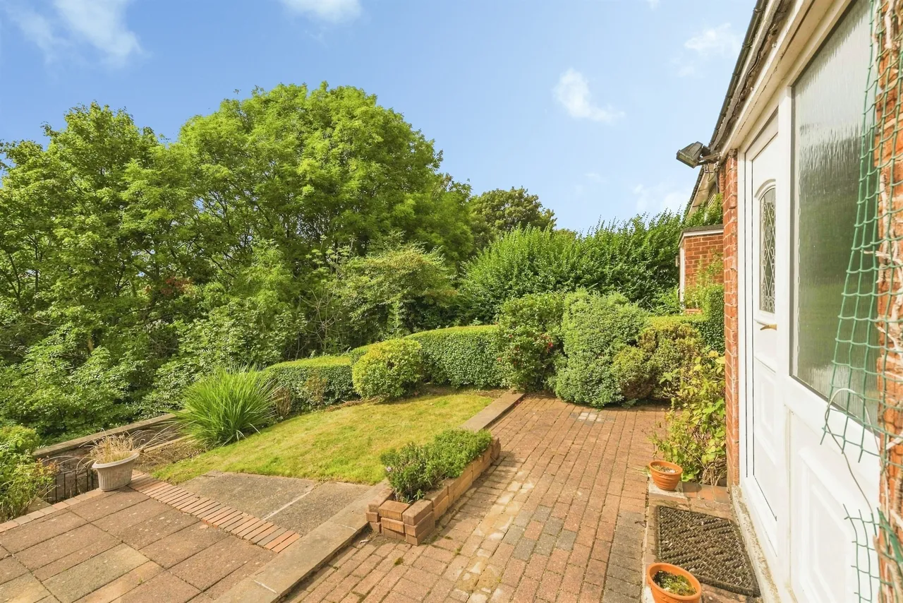 Wyvern Close, Batley, WF17, photo 4