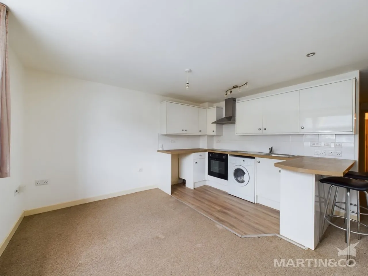 Regis Gate, 12-28 Longford Road, photo 2