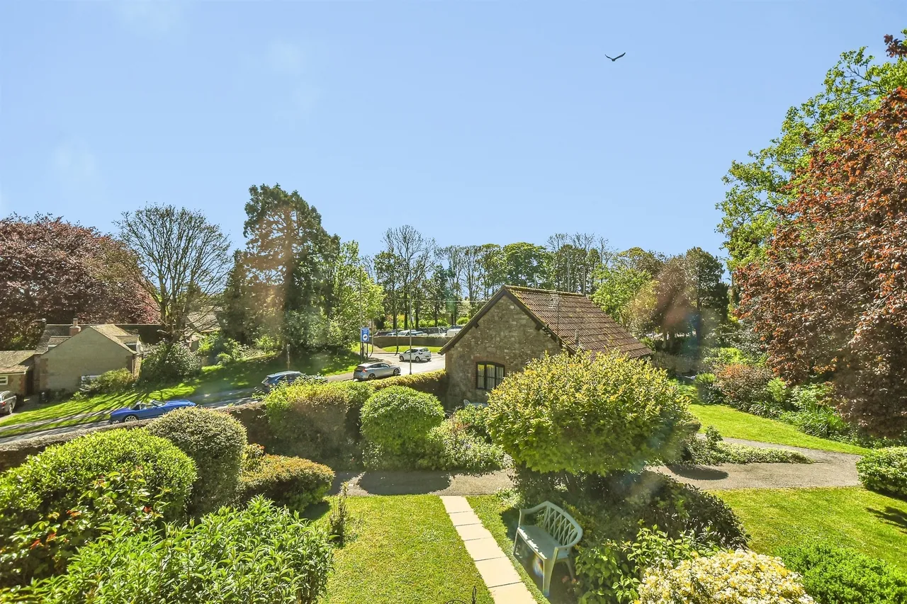 Parsonage Court, Highworth, SN6, photo 3