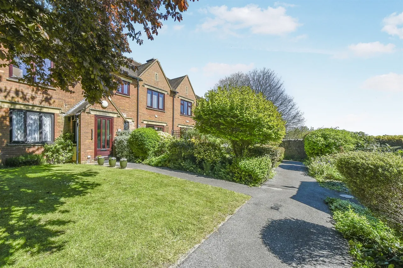 Parsonage Court, Highworth, SN6, photo 14