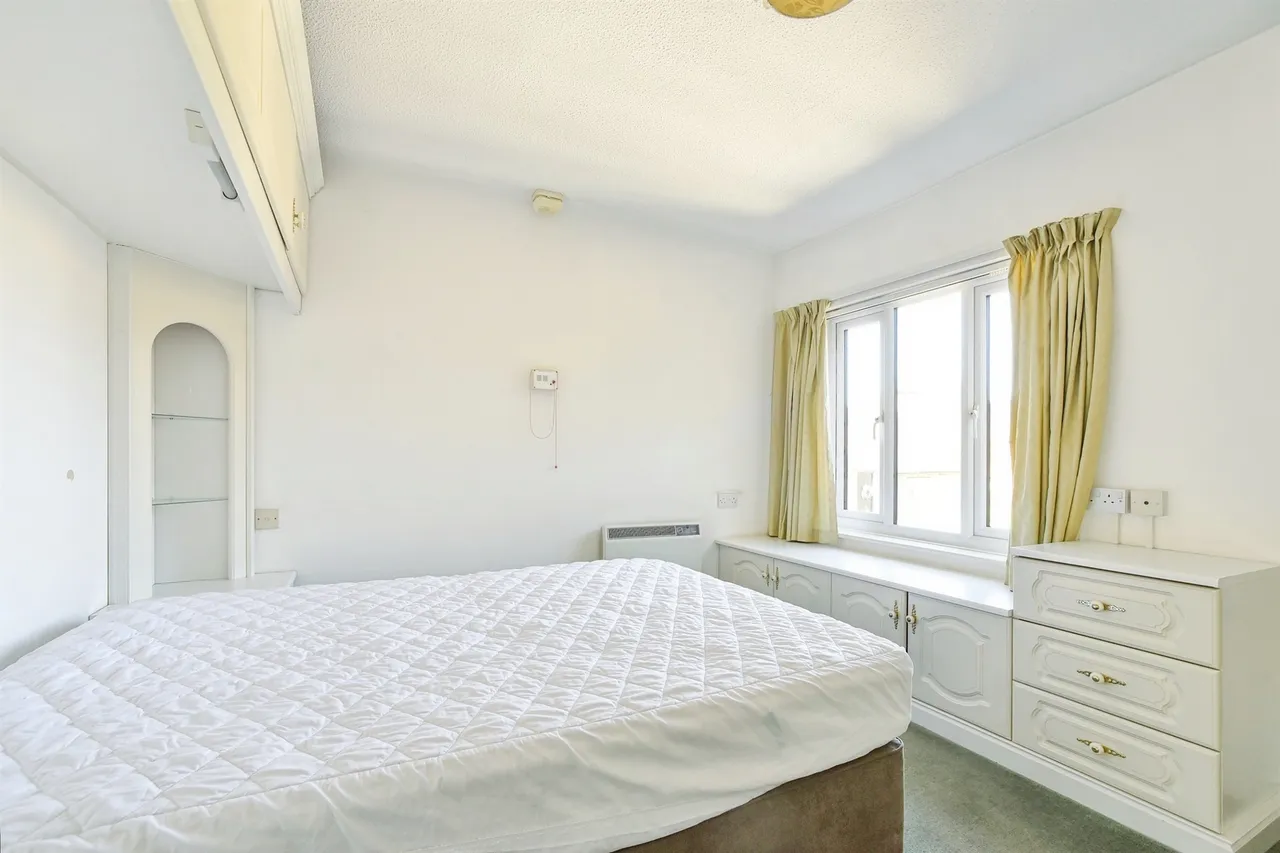 Parsonage Court, Highworth, SN6, photo 8