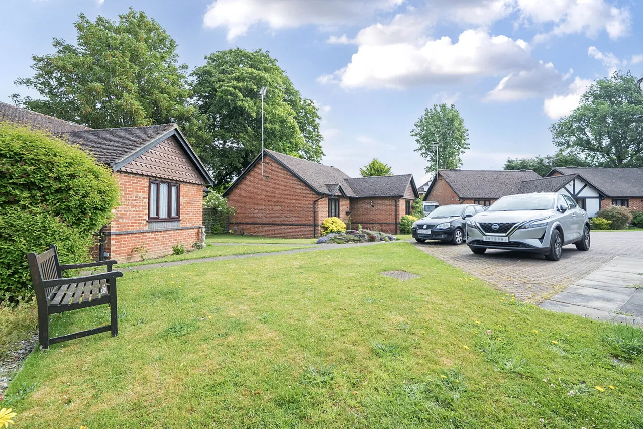 Sherwood Gardens, Henley-on-Thames, RG9, photo 23