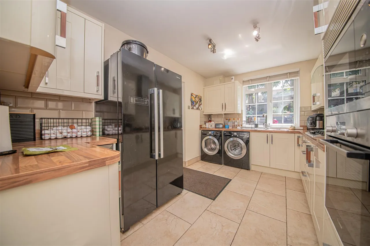 Leigh Road, Chandler's Ford, Eastleigh, Hampshire, SO53 3AX, photo 3