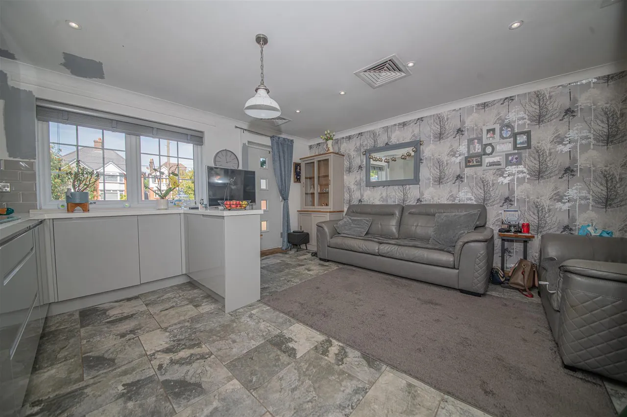 Leigh Road, Chandler's Ford, Eastleigh, Hampshire, SO53 3AX, photo 10