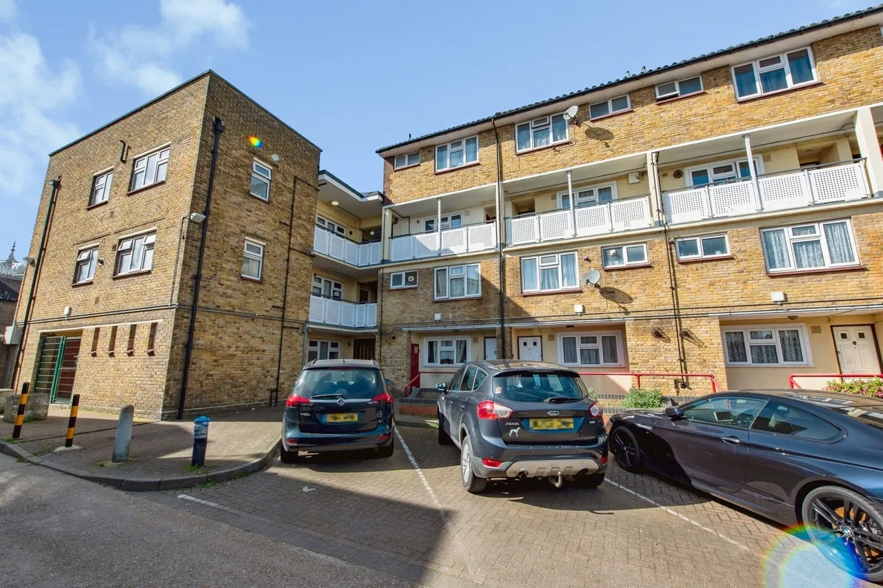 3 bed flat for sale, Park Place, Gravesend, DA12