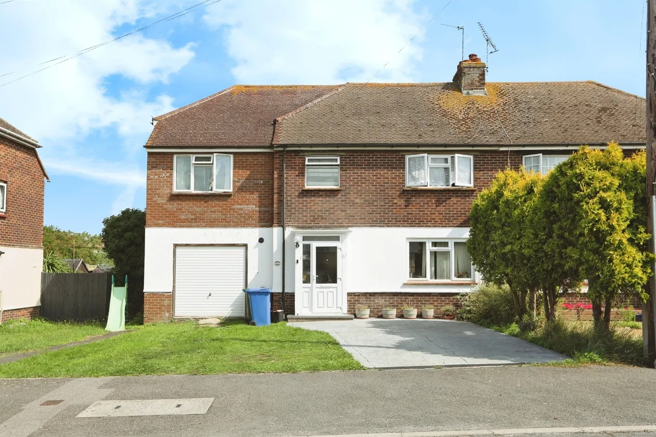 5 bed house for sale — Harps Avenue, Minster On Sea, Sheerness
