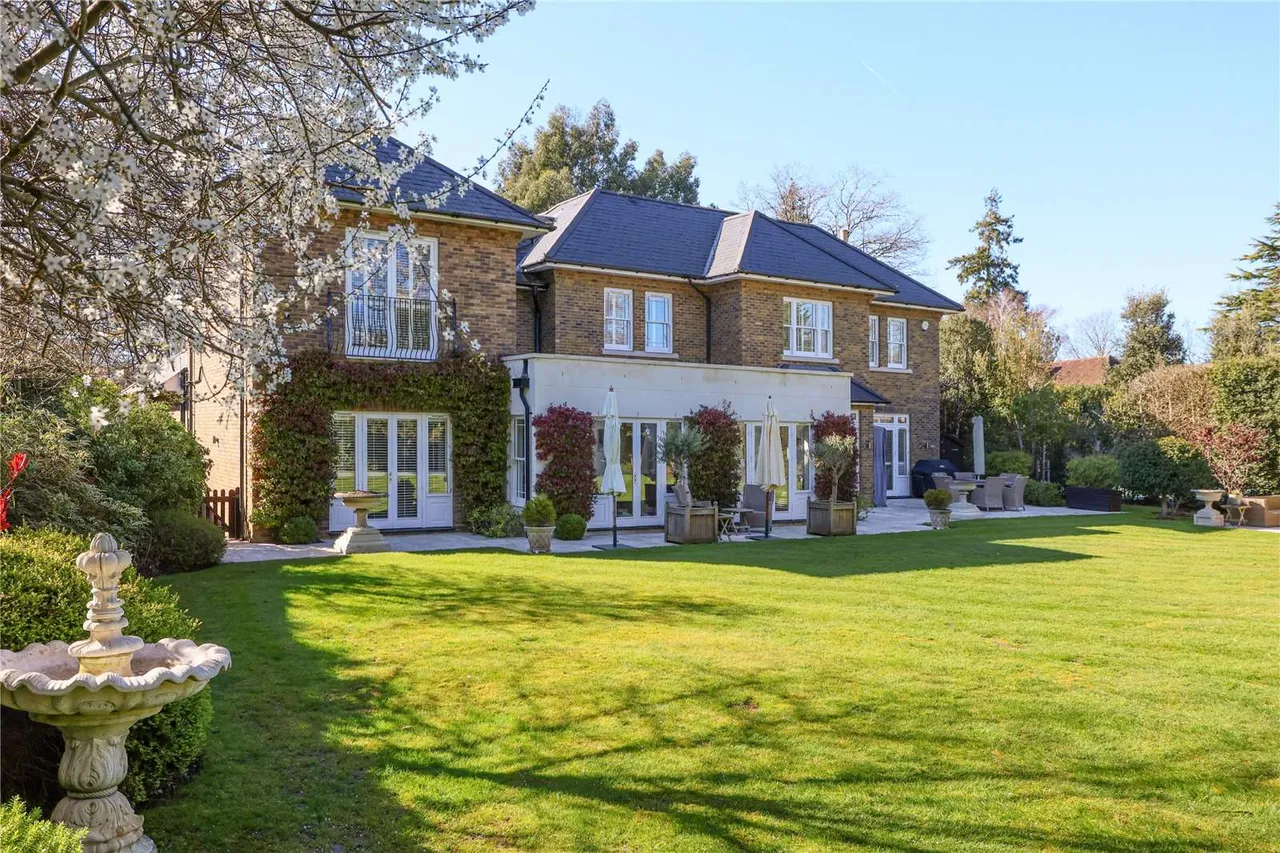 Harebell Hill, Cobham, Surrey, KT11 2RS, photo 2