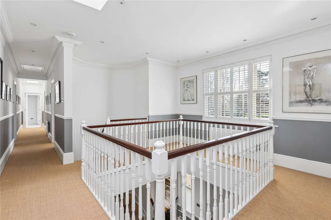 Harebell Hill, Cobham, Surrey, KT11 2RS, photo 9