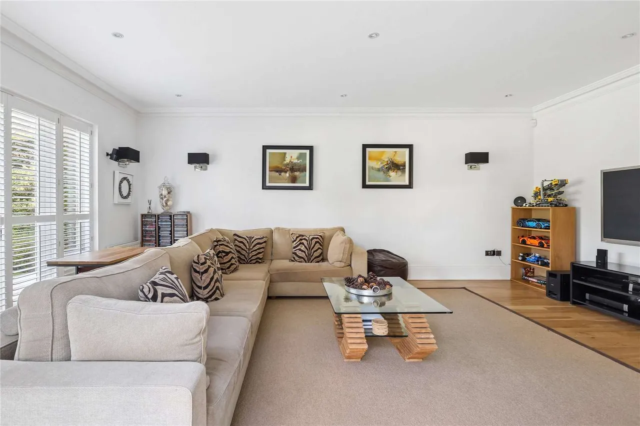 Harebell Hill, Cobham, Surrey, KT11 2RS, photo 7