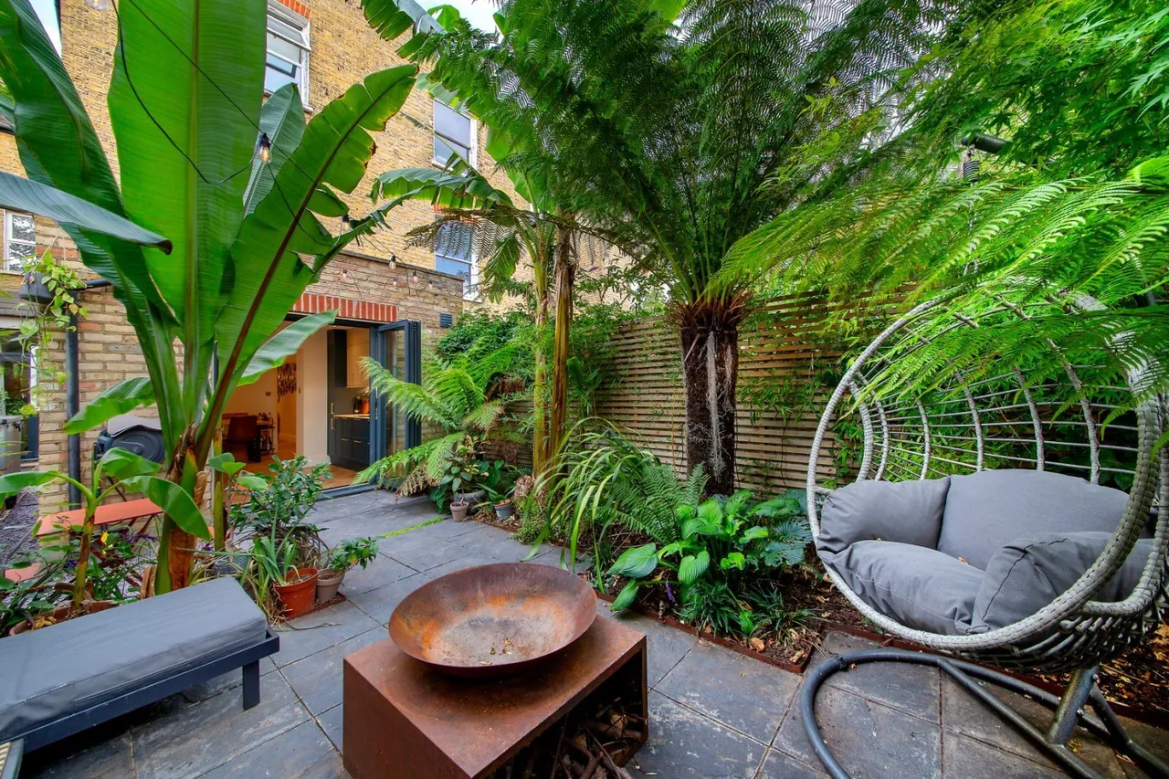 2 bed flat for sale, Killyon Road, London, SW8