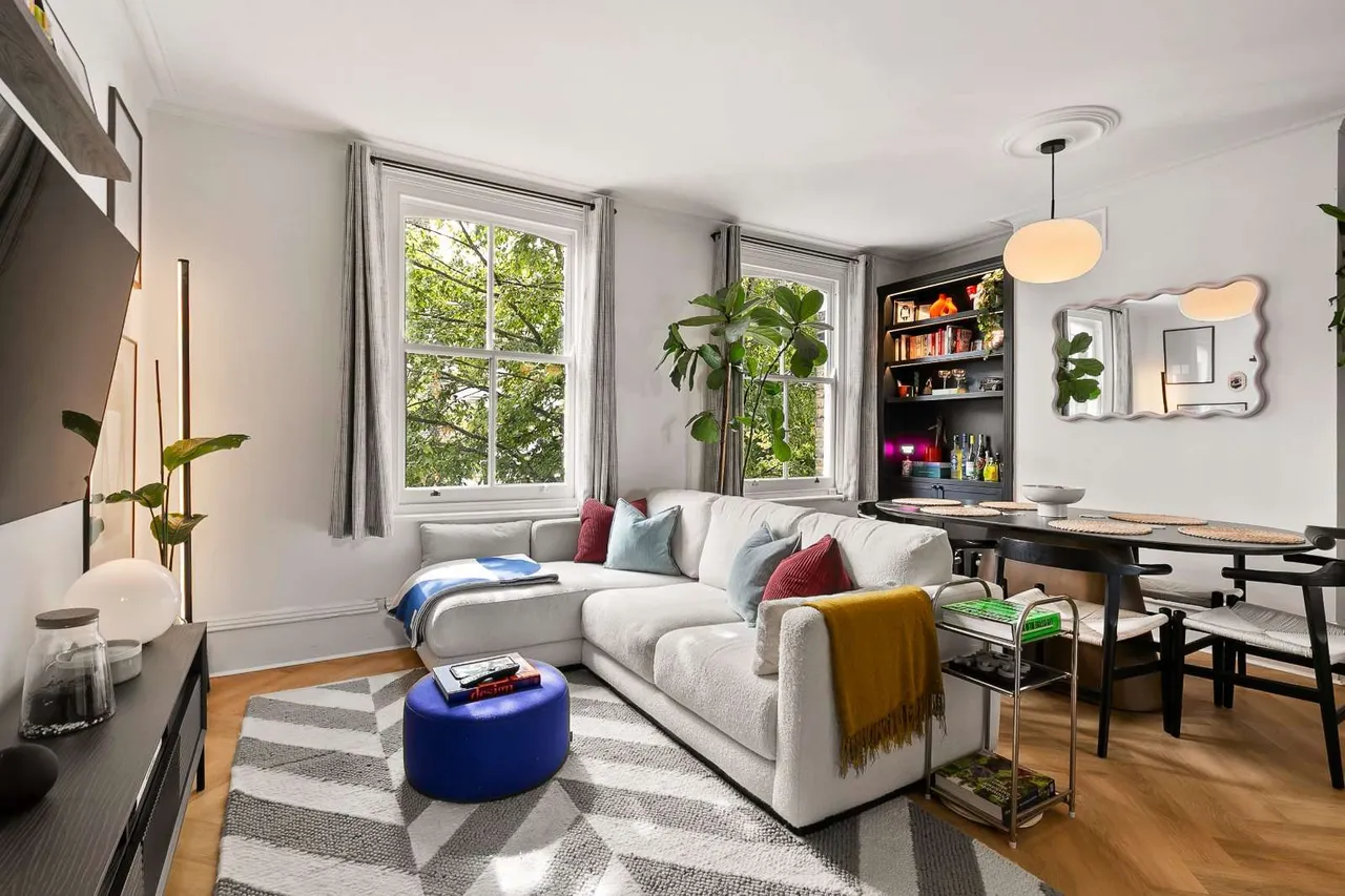2 bed flat for sale — Ferndale Road, London, United Kingdom, SW4 7SE