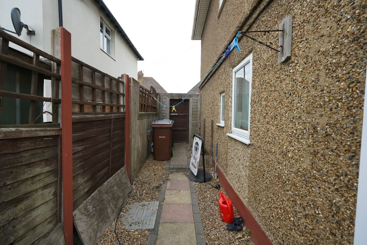 Manor Road, Tilbury, Essex, RM18 8XR, photo 11