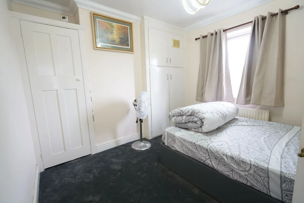 Manor Road, Tilbury, Essex, RM18 8XR, photo 7