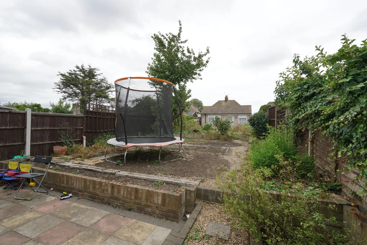 Manor Road, Tilbury, Essex, RM18 8XR, photo 10
