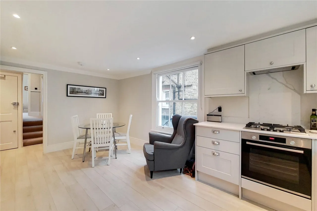 Stormont Road, London, SW11, photo 2