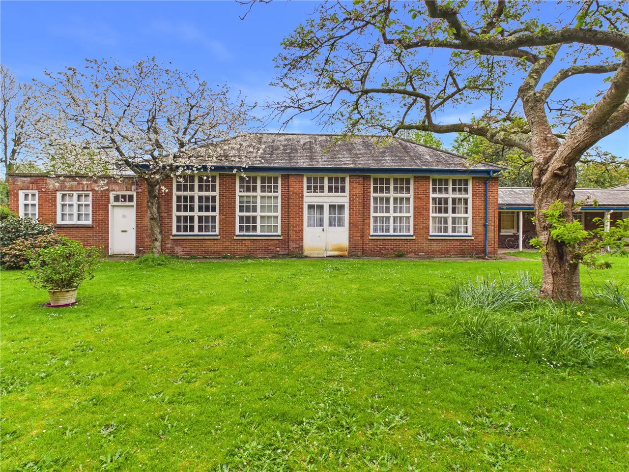 The Lodge, Western Road, Crediton, Devon, EX17, photo 2