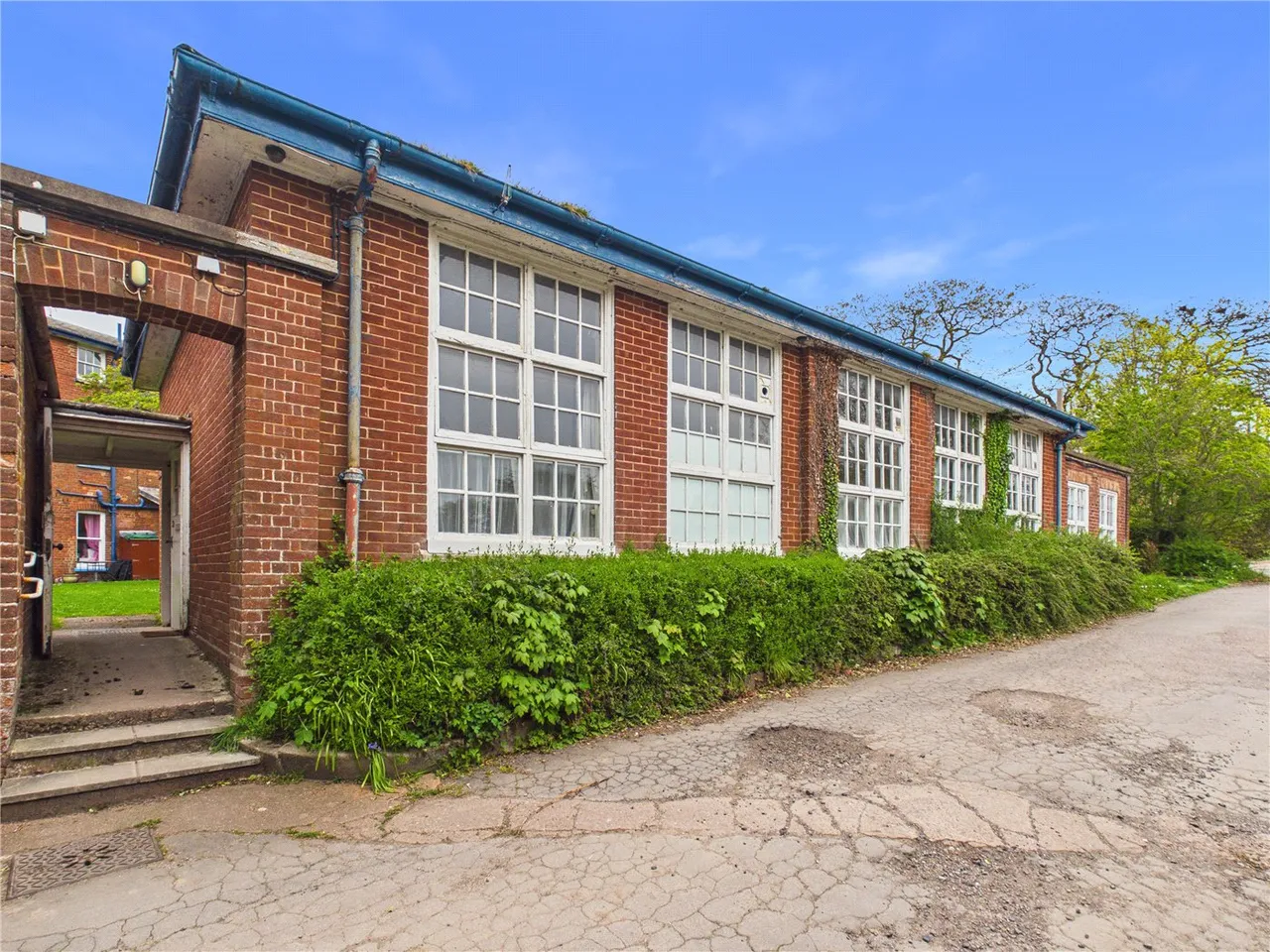 The Lodge, Western Road, Crediton, Devon, EX17, photo 4