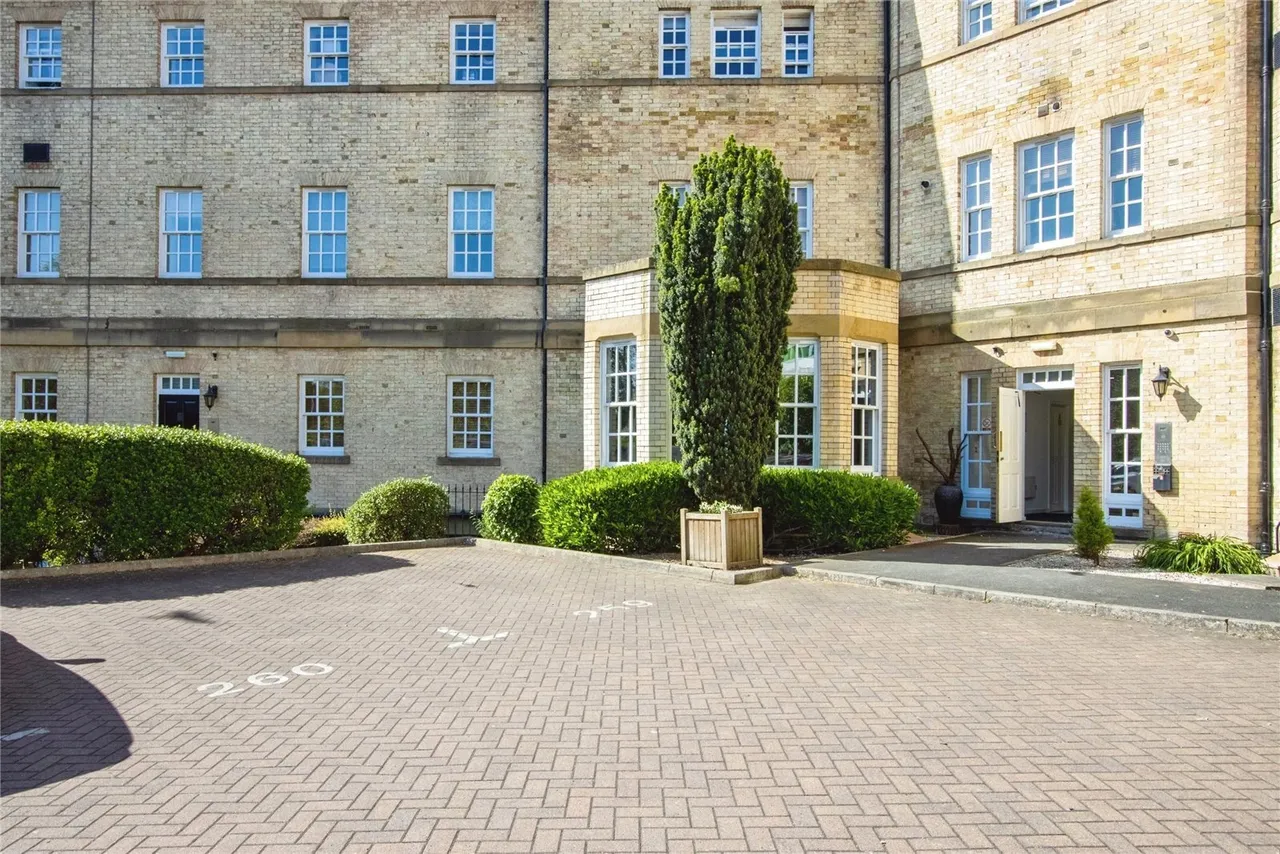2 bed flat for sale — Tuke Grove, Wakefield, West Yorkshire, WF1
