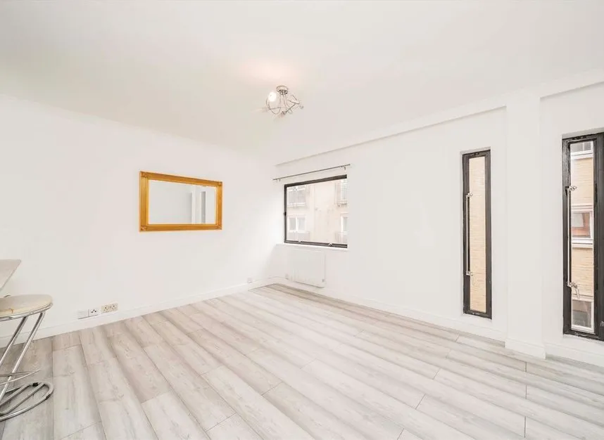 Upper Thames Street, St Pauls, EC4V, photo 2