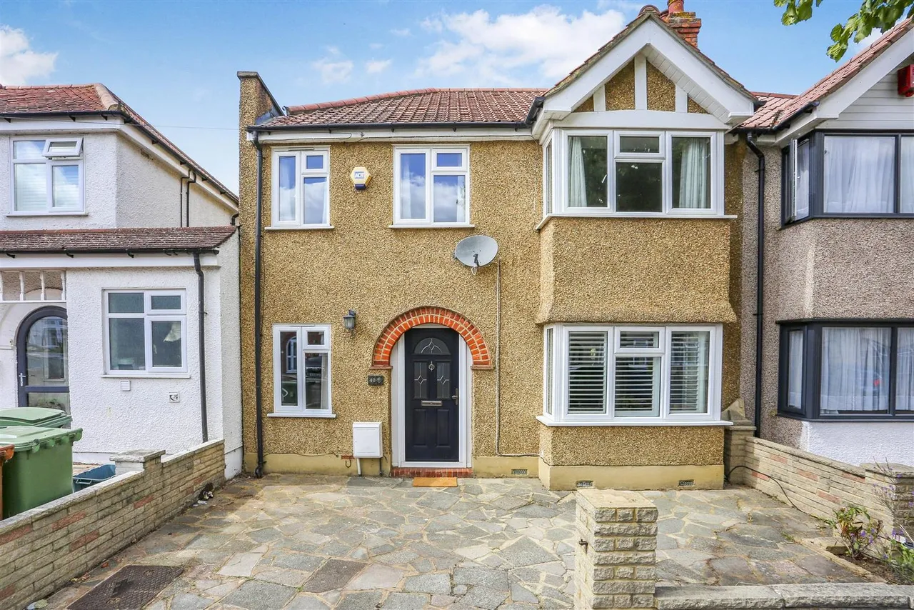 3 bed house for sale — Tonfield Road, Sutton, SM3 9JP