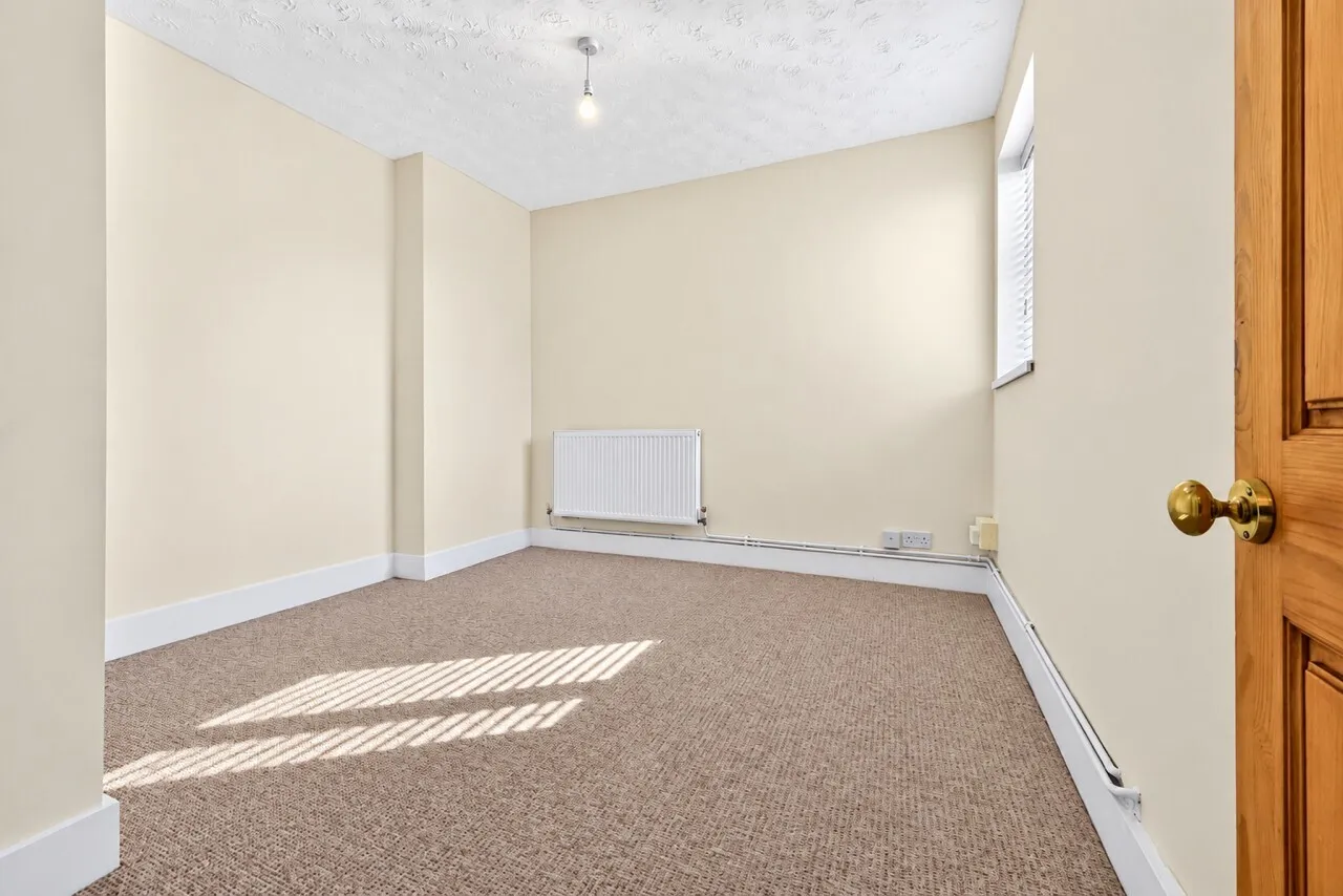 High Street, London Colney, AL2, photo 8