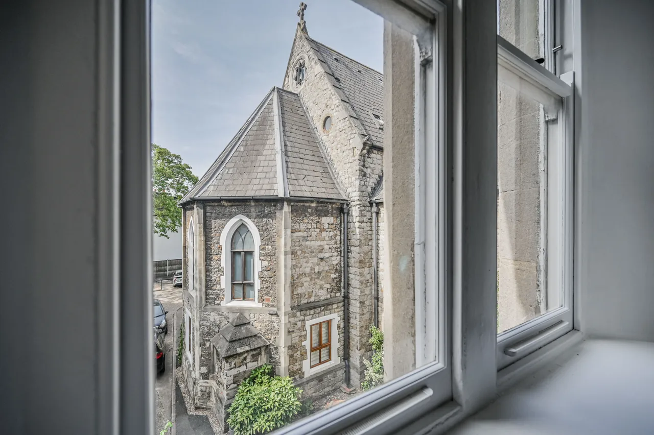 2 bed flat for sale — 4 St James's Court, 81 Fore Street, London